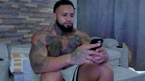 Snapshot of zain_diesel7 chatting on January 31, 12:51 pm INSTAGRAM yormanfit7 online show from January 31, 12:51 pm