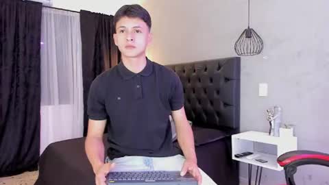 Samuel online show from June 27, 8:04 pm