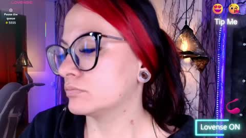   online show from April 10, 6:45 pm