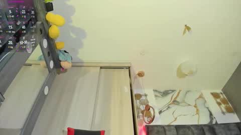 Snapshot of zandraa_milf chatting on October 23, 12:06 pm Zandra online show from October 23, 12:06 pm