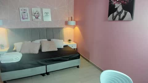 Zara Sweet  online show from November 10, 1:25 pm