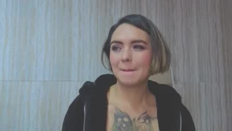 Isabella online show from February 5, 1:04 pm