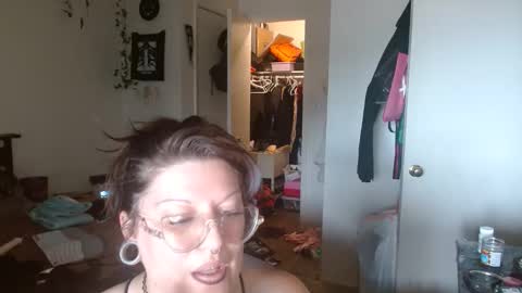 zawmbiemoonz online show from April 16, 5:13 pm