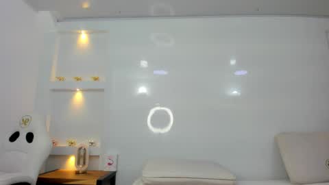 Zenda Evans online show from November 18, 3:53 am