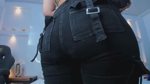 Zenda Evans online show from March 25, 4:08 am