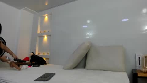 Zenda Evans online show from September 15, 3:41 am