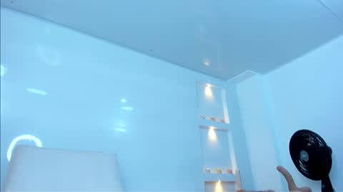 Zenda Evans online show from September 29, 4:00 am