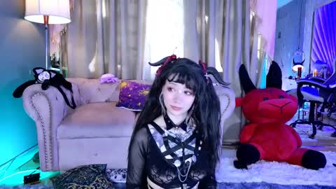    online show from February 28, 4:22 pm