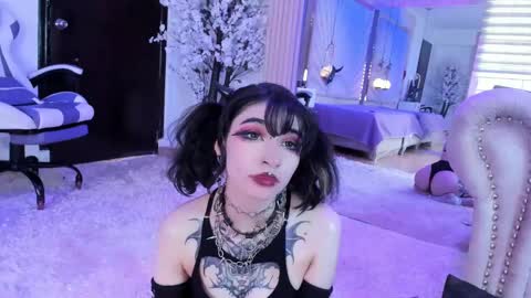 Snapshot of zephirah_abney chatting on February 25, 5:30 pm online show from February 25, 5:30 pm