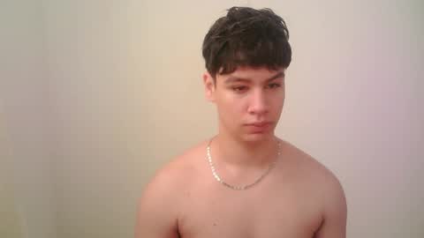 zeus_183 online show from April 18, 3:47 pm