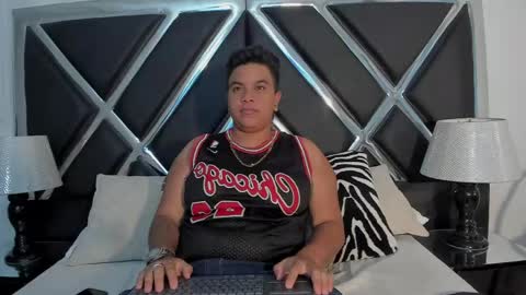 zeussmithh online show from April 10, 12:43 pm