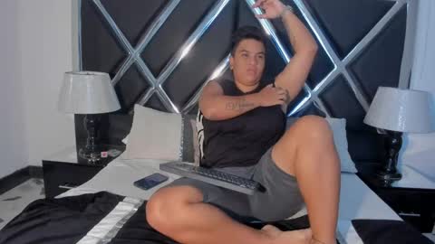 zeussmithh online show from April 9, 12:33 pm