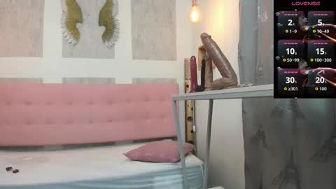 ZHAMIRA  ANDRES online show from January 31, 8:28 pm