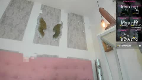 ZHAMIRA  ANDRES online show from April 8, 11:08 pm