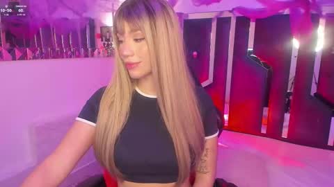 Snapshot of zharaluxie chatting on October 22, 12:29 pm Zhara  online show from October 22, 12:29 pm