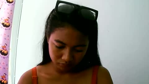 elly online show from April 12, 7:45 am