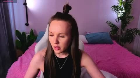 Zlata  Mon Tue Thu Fri Sun Sa GMT 3 0000pm - 0600pm  online show from April 19, 9:32 am