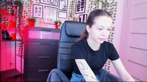 Zoay online show from May 21, 11:39 am