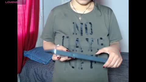 Snapshot of zoe_bronw chatting on December 5, 11:23 am Zoe Bronw online show from December 5, 11:23 am