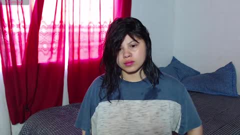 Snapshot of zoe_bronw chatting on December 19, 11:50 am Zoe Bronw online show from December 19, 11:50 am