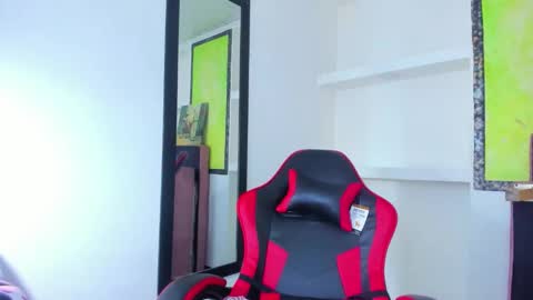 Z O E online show from February 4, 8:57 pm