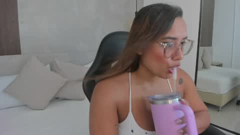 Zoe  online show from June 3, 2:33 pm