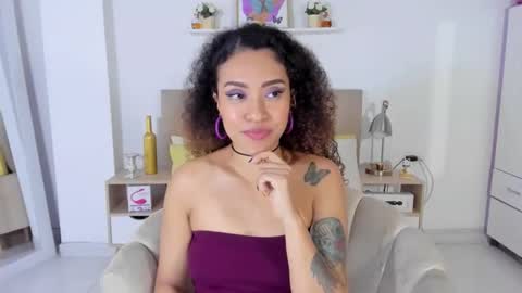 Zoe Gruber online show from May 7, 12:39 am
