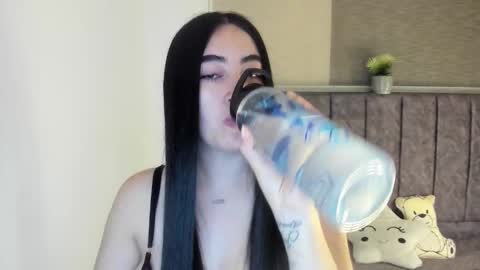 zoe_jones7 online show from December 15, 4:08 am