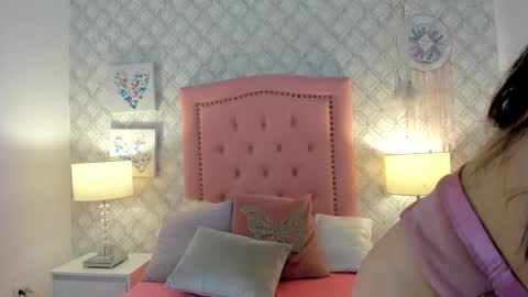 zoe_quinn7 online show from November 24, 4:33 am