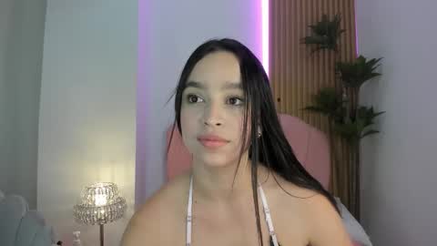 zoe_quinn7 online show from January 15, 3:48 am