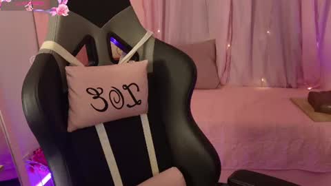 zoe_sullivan_ online show from June 10, 9:08 am
