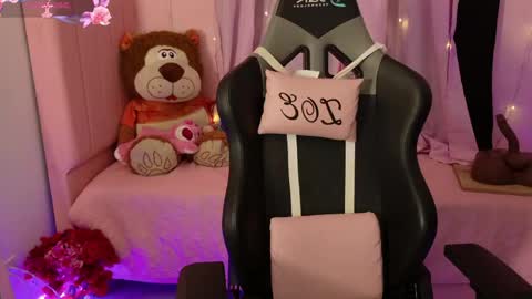 zoe_sullivan_ online show from May 7, 9:16 am