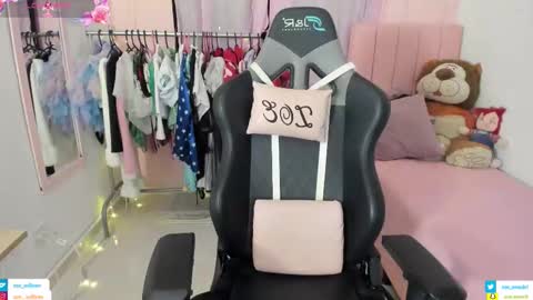 zoe_sullivan_ online show from February 3, 9:24 am