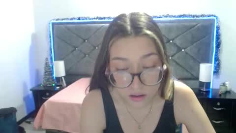 zoe_sweet050 online show from December 19, 7:31 pm