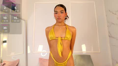 zoeameliie online show from April 15, 12:25 am