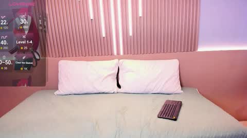 zoee_cute_ online show from March 14, 1:26 pm