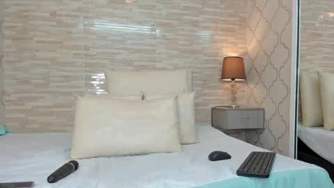 Snapshot of zoeesmitth chatting on February 17, 1:22 pm ZoeeSmitth online show from February 17, 1:22 pm