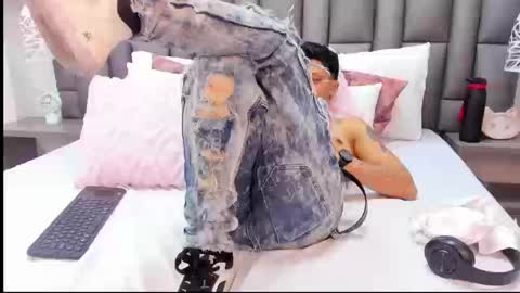 Zoe Krug online show from March 13, 2:42 pm