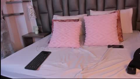 Zoe Krug online show from March 17, 12:32 pm