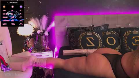 ZoeMesmerize online show from October 6, 4:58 pm