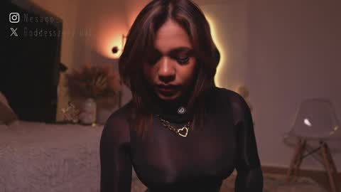 zoevidal_ online show from April 3, 12:01 pm