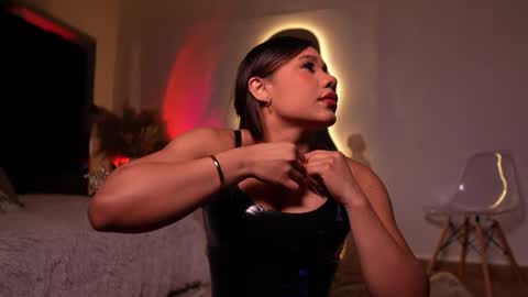 zoevidal_ online show from January 15, 12:03 pm