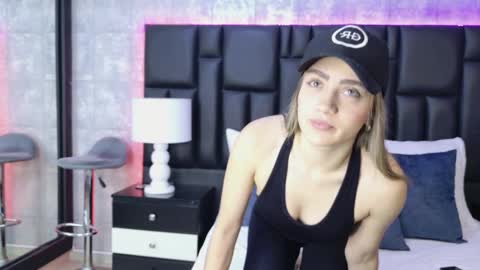 ZoeWilliis online show from November 3, 12:39 pm