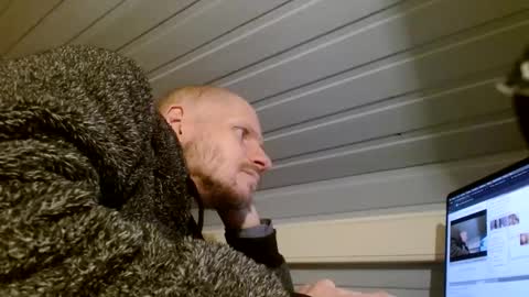 Snapshot of zolexthomas chatting on December 23, 5:22 pm zolexthomas online show from December 23, 5:22 pm