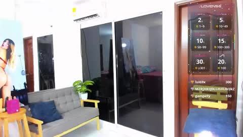 zou_quira online show from January 15, 1:25 am