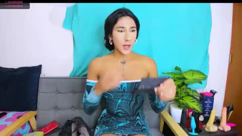 zou_quira online show from November 10, 12:35 am