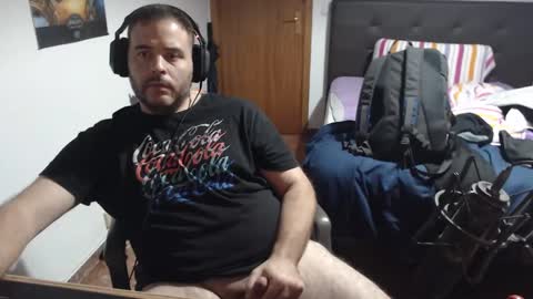 Snapshot of zuheyla26 chatting on December 5, 2:37 am Zuheyla online show from December 5, 2:37 am