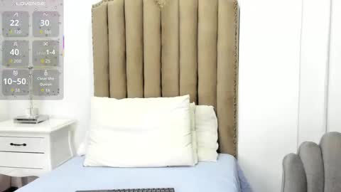 Im Zusan My schedule is from 1030pm to 430 am colombian time online show from March 25, 8:32 am