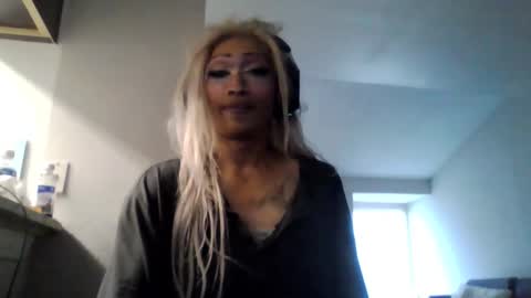 ZYA online show from February 18, 9:25 pm