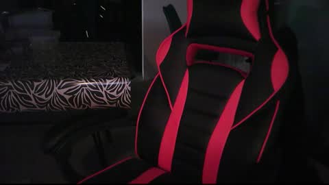 Snapshot of zyriosben chatting on January 27, 10:38 am zyriosben online show from January 27, 10:38 am